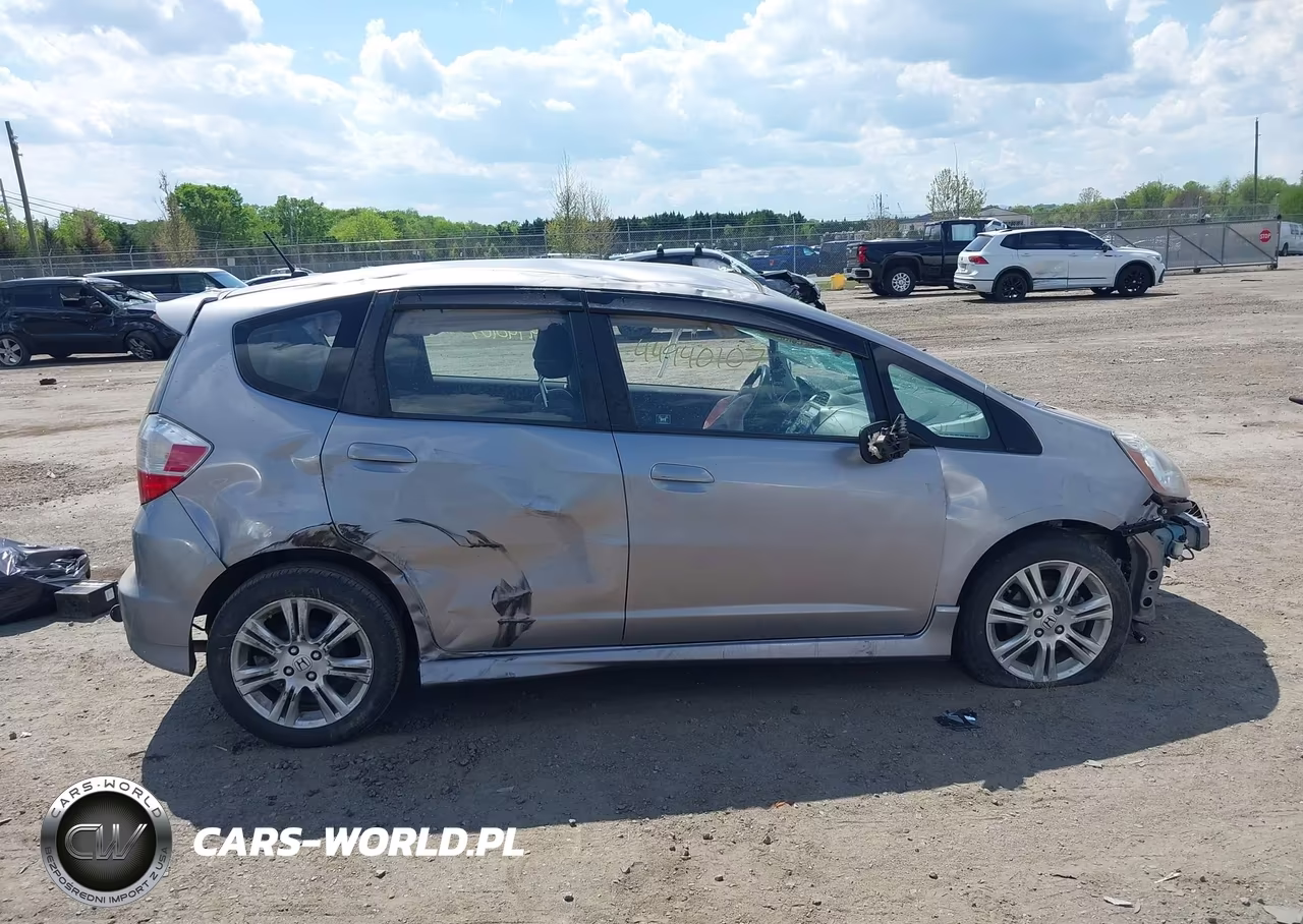 2010 Honda Fit Sport VIN:JHMGE8H48AS027439 - 12