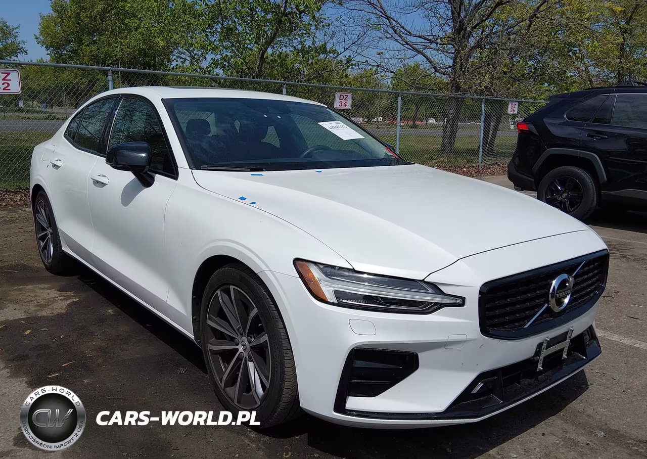 2022 Volvo S60 Momentum