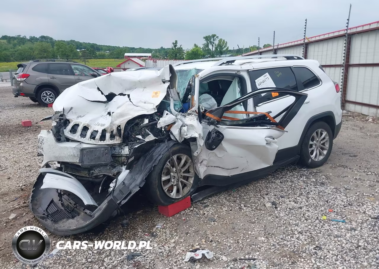 2019 Jeep Cherokee Latitude Fwd VIN:1C4PJLCB9KD420152 - 2
