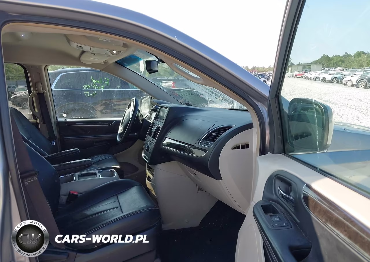 2016 Chrysler Town & Country Touring VIN:2C4RC1BG3GR280625 - 5