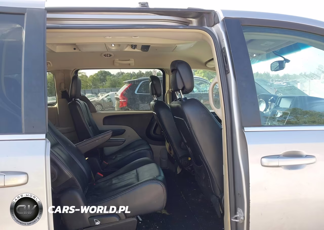 2016 Chrysler Town & Country Touring VIN:2C4RC1BG3GR280625 - 8