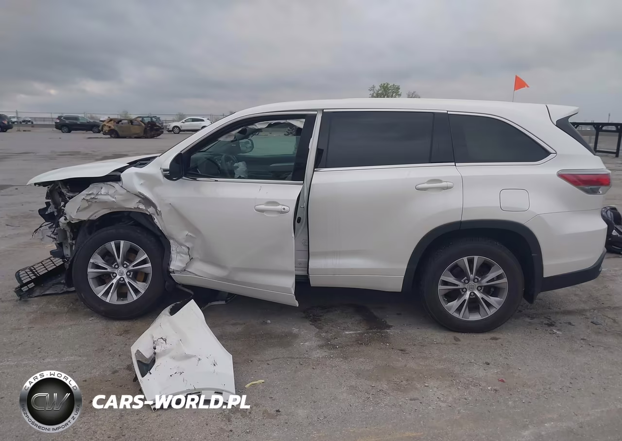 2014 Toyota Highlander Le V6 VIN:5TDBKRFH8ES010204 - 14