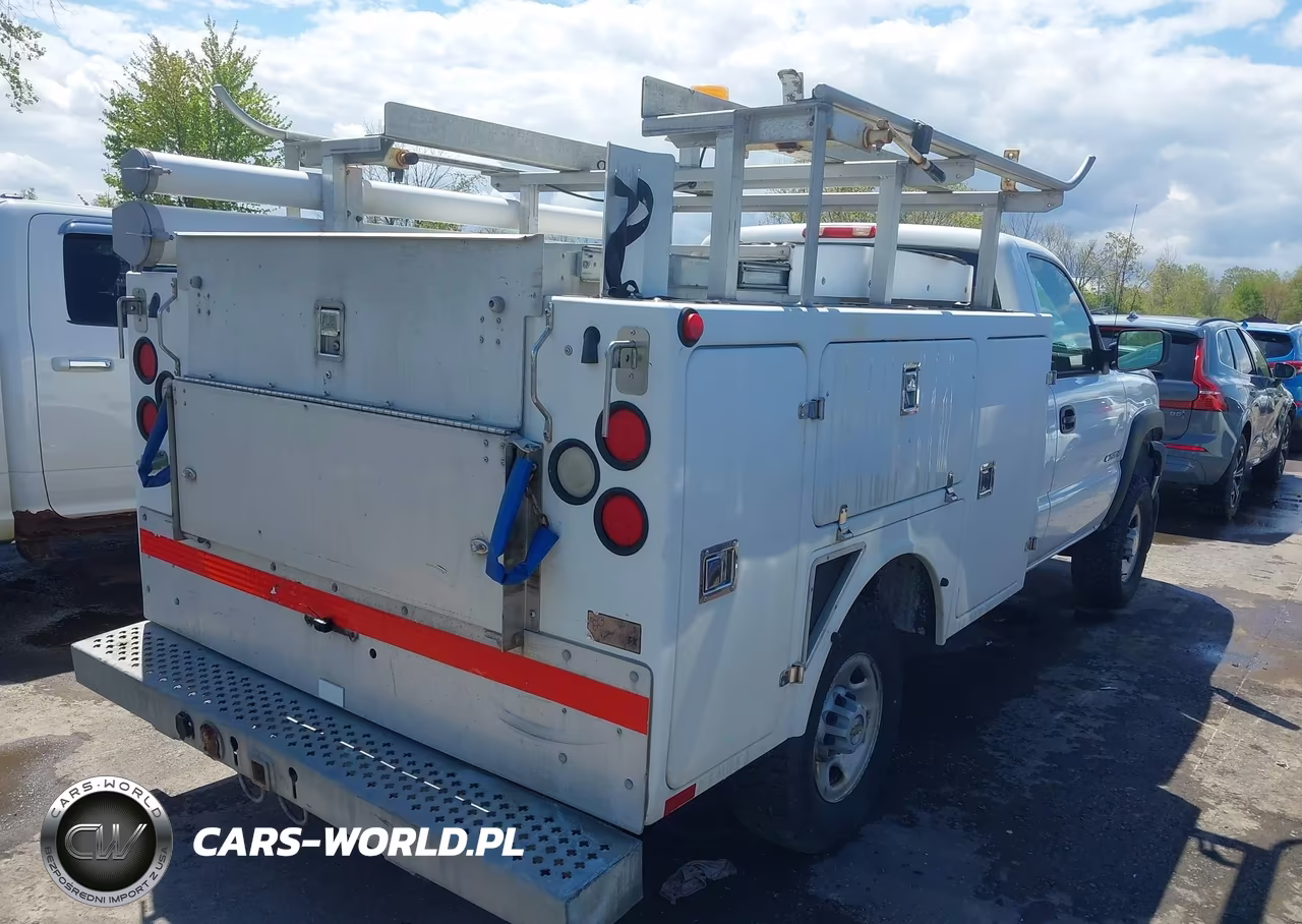 2005 Chevrolet Silverado 2500Hd Work Truck VIN:1GBHC24U05E162955 - 4