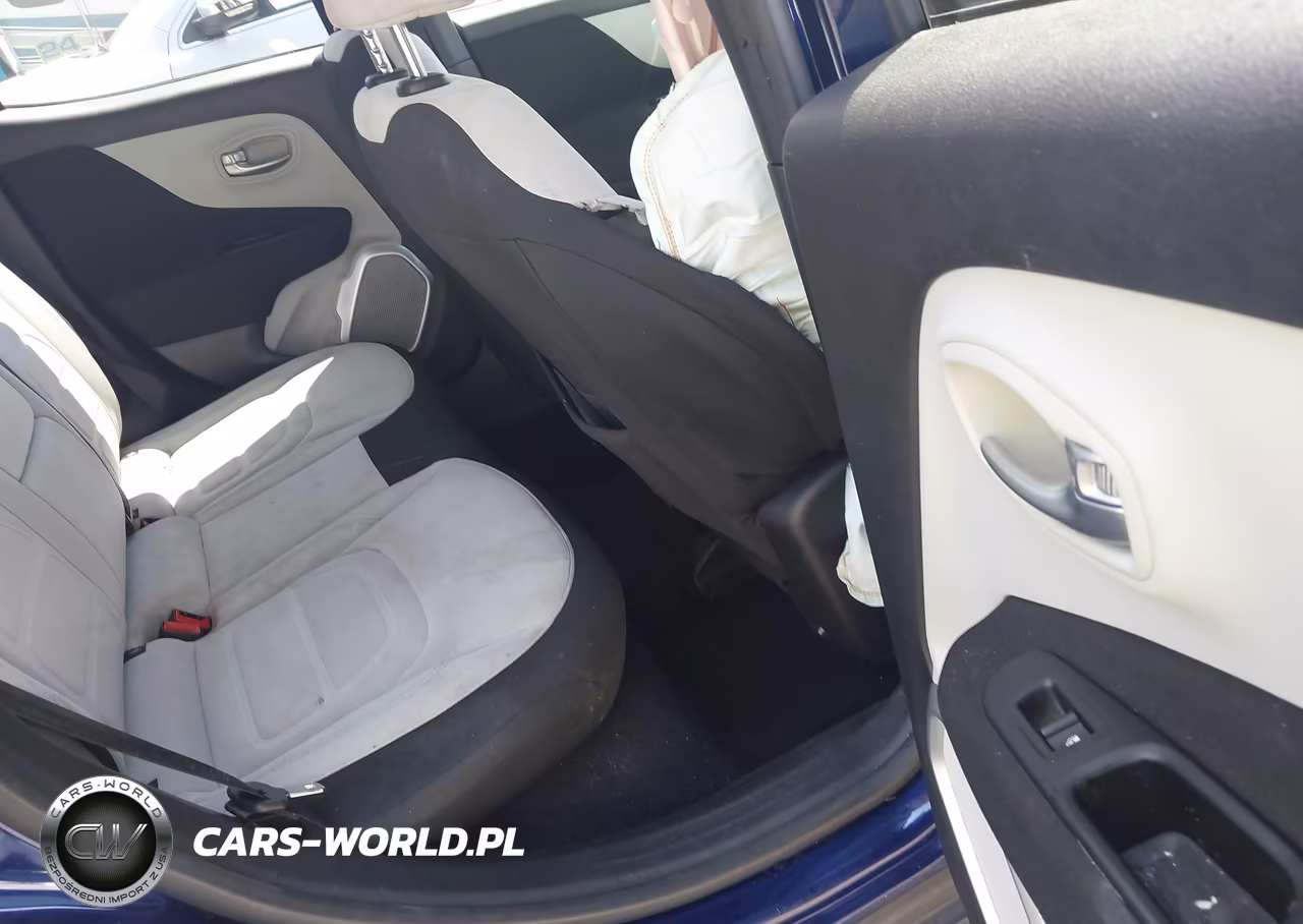 2018 Jeep Renegade Latitude 4X4 VIN:ZACCJBBB0JPJ52955 - 8