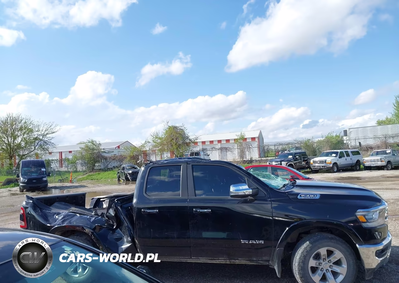 2019 Ram 1500 Laramie 4X4 6'4 Box VIN:1C6SRFDT7KN751776 - 13