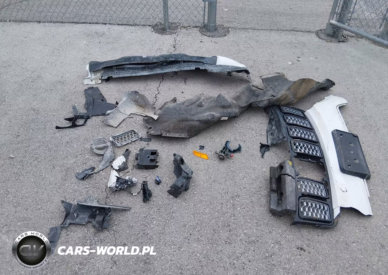 2021 Jeep Grand Cherokee Laredo X 4X4 VIN:1C4RJFAG8MC857304 - 12