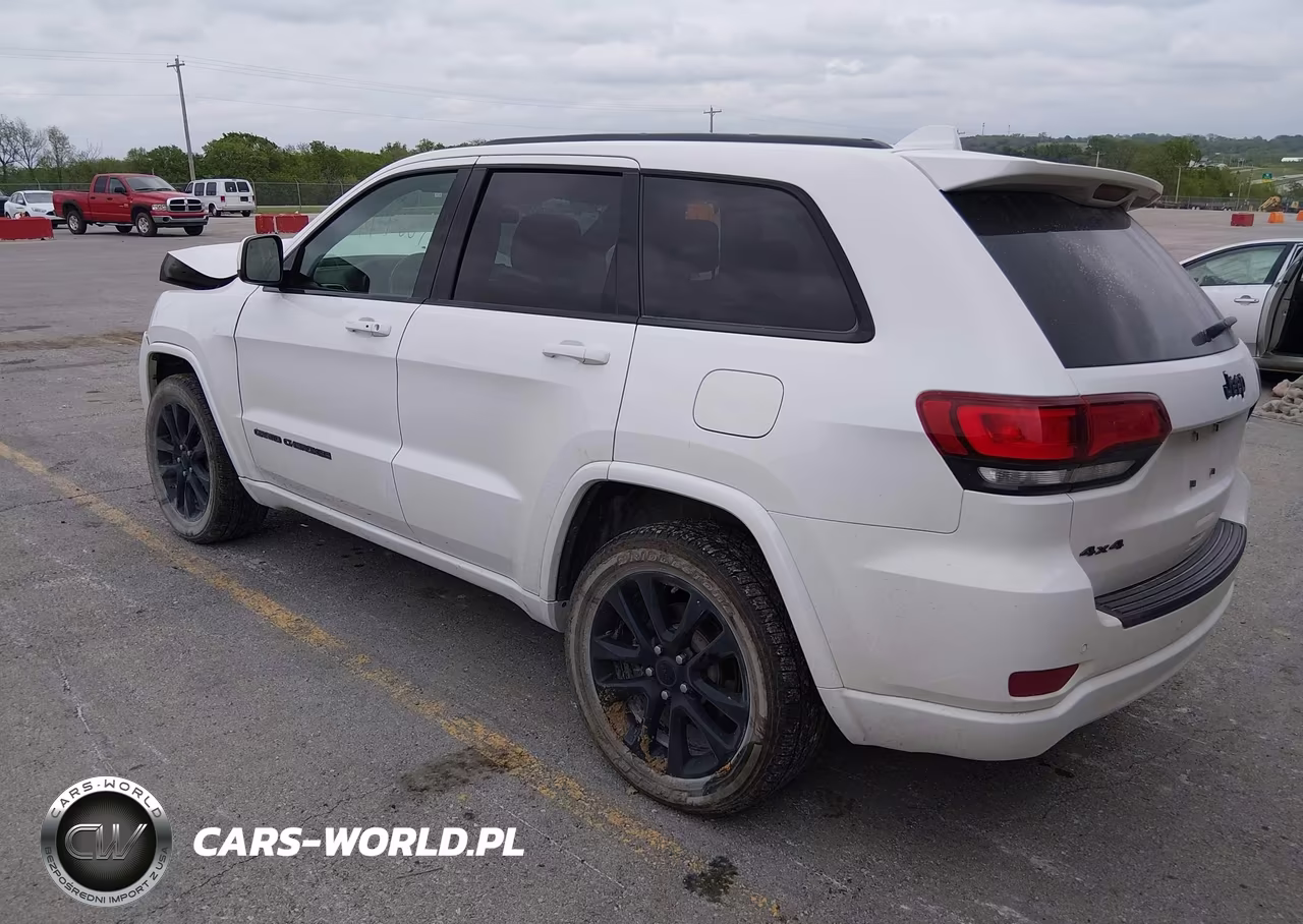 2021 Jeep Grand Cherokee Laredo X 4X4 VIN:1C4RJFAG8MC857304 - 3