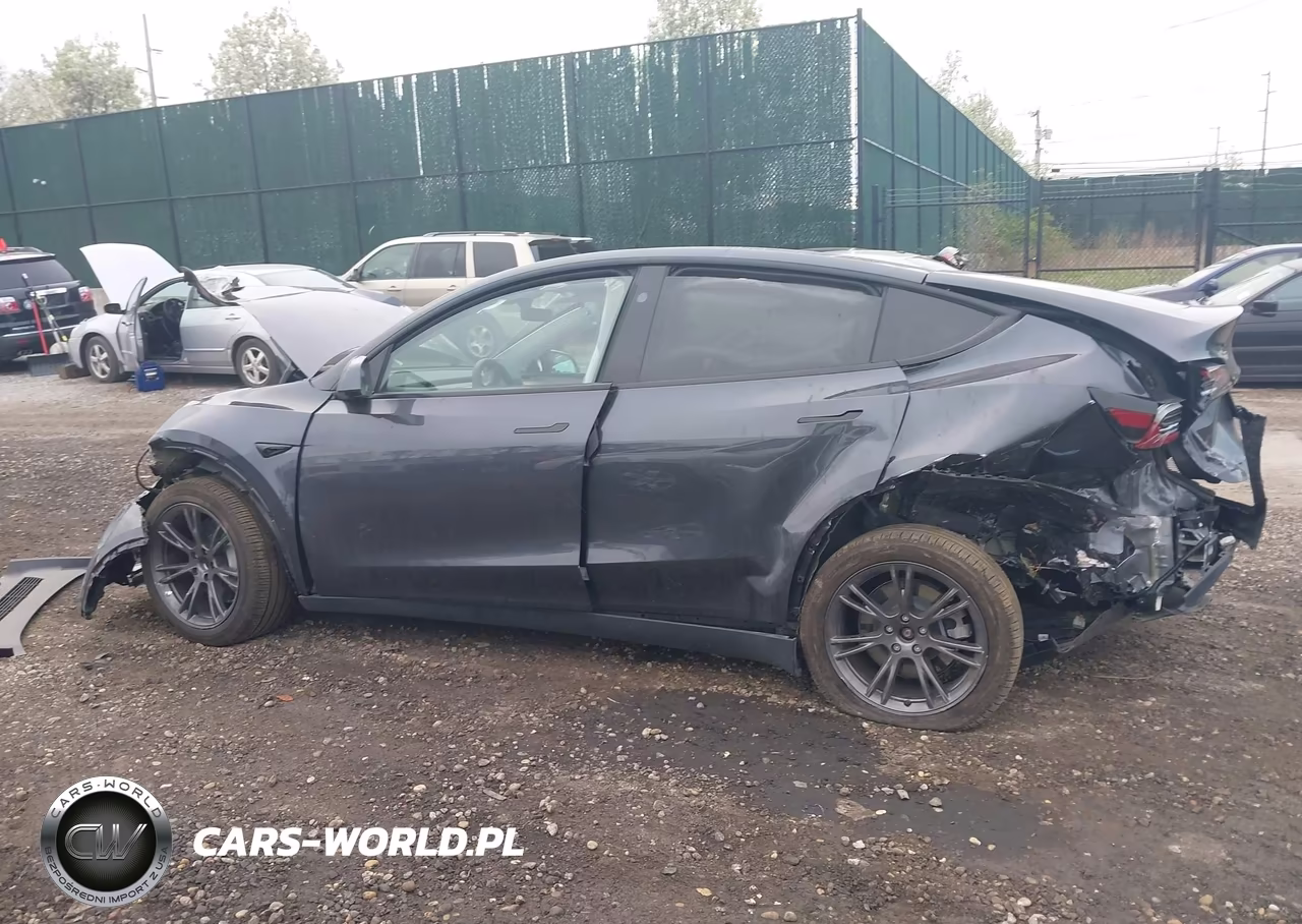 2025 Tesla Model Y Long Range Dual Motor Rear-Wheel Drive VIN:7SAYGDED8SA369646 - 14