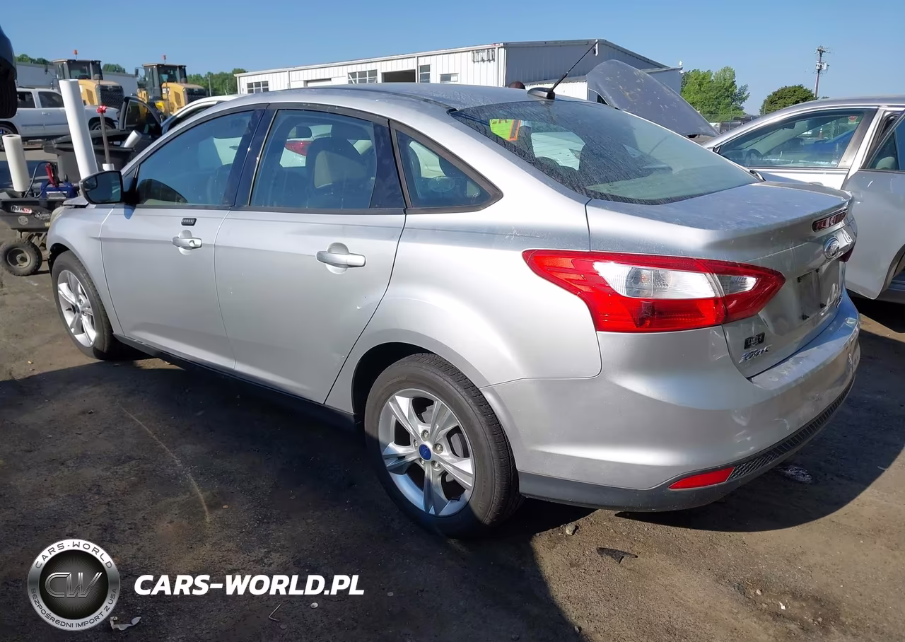 2014 Ford Focus Se VIN:1FADP3F20EL257808 - 3