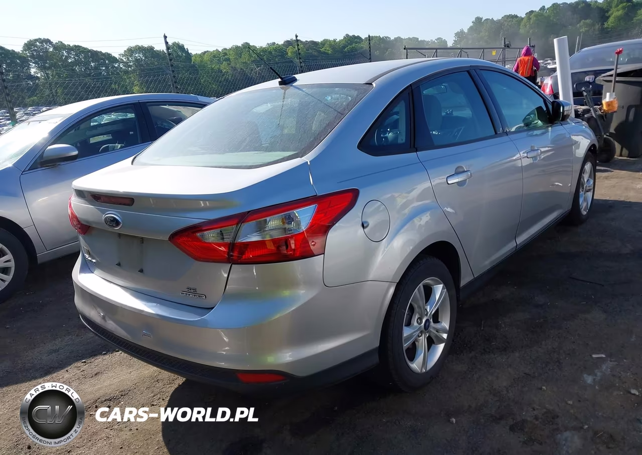 2014 Ford Focus Se VIN:1FADP3F20EL257808 - 4
