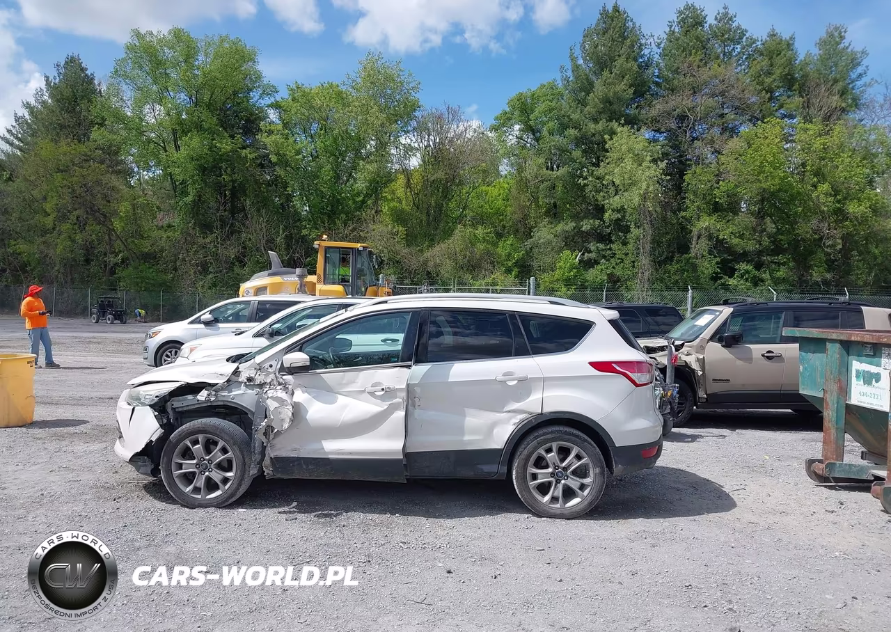 2015 Ford Escape Titanium VIN:1FMCU9J90FUB12040 - 14