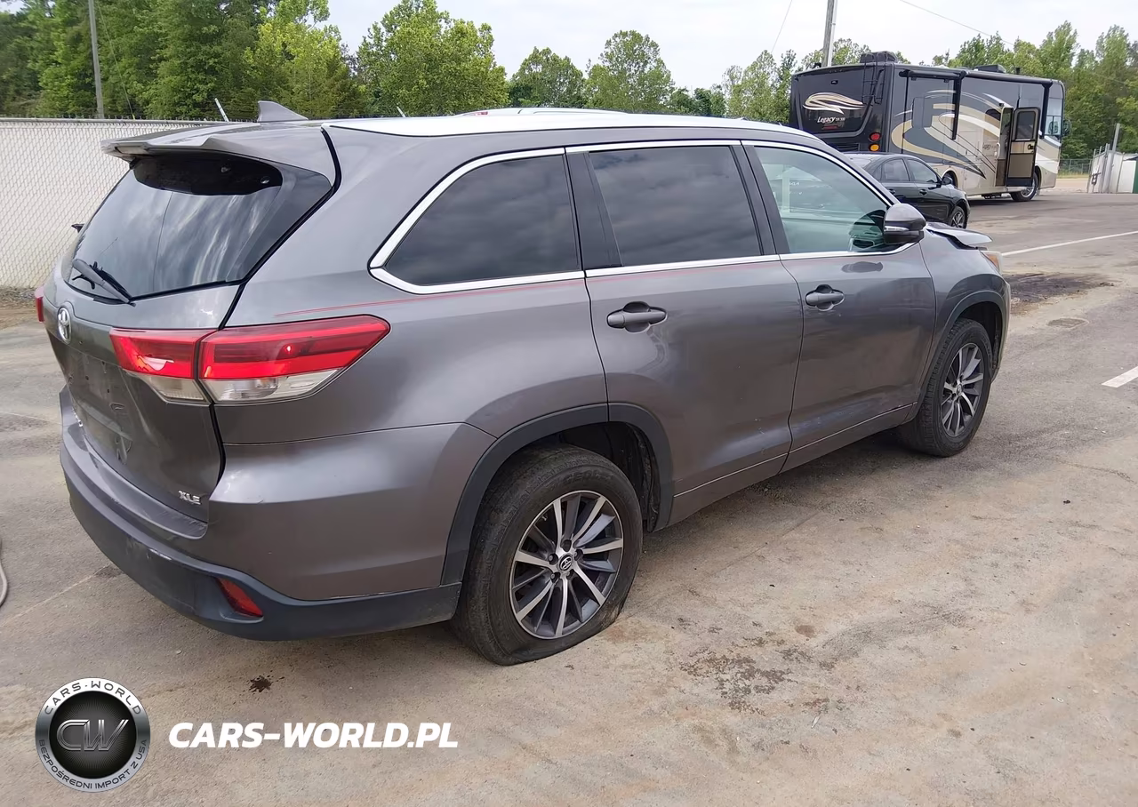 2017 Toyota Highlander Xle VIN:5TDKZRFH5HS515567 - 4