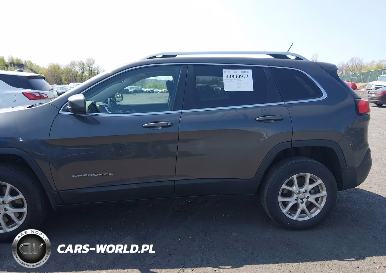 2014 Jeep Cherokee Latitude VIN:1C4PJMCB2EW318335 - 14