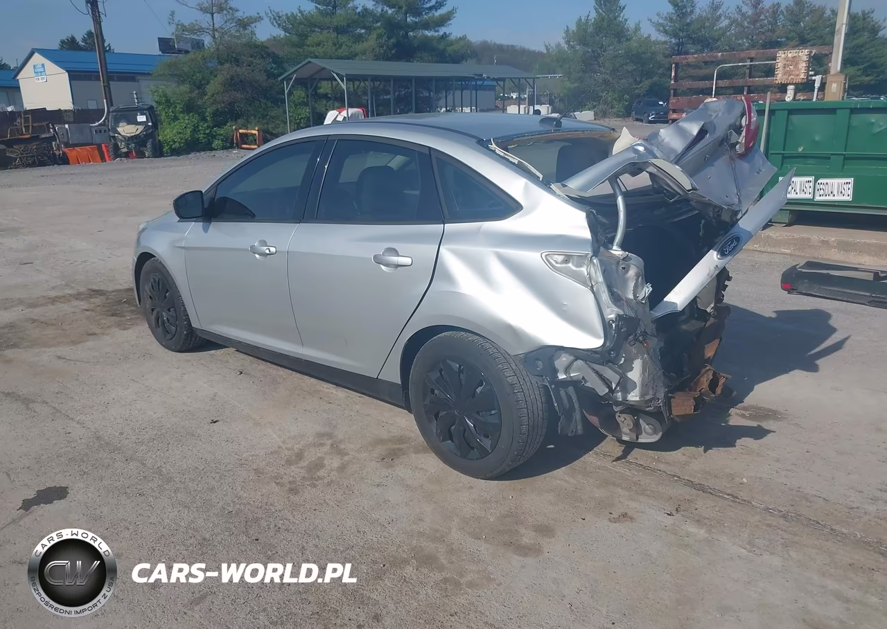2012 Ford Focus Se VIN:1FAHP3F23CL470931 - 3