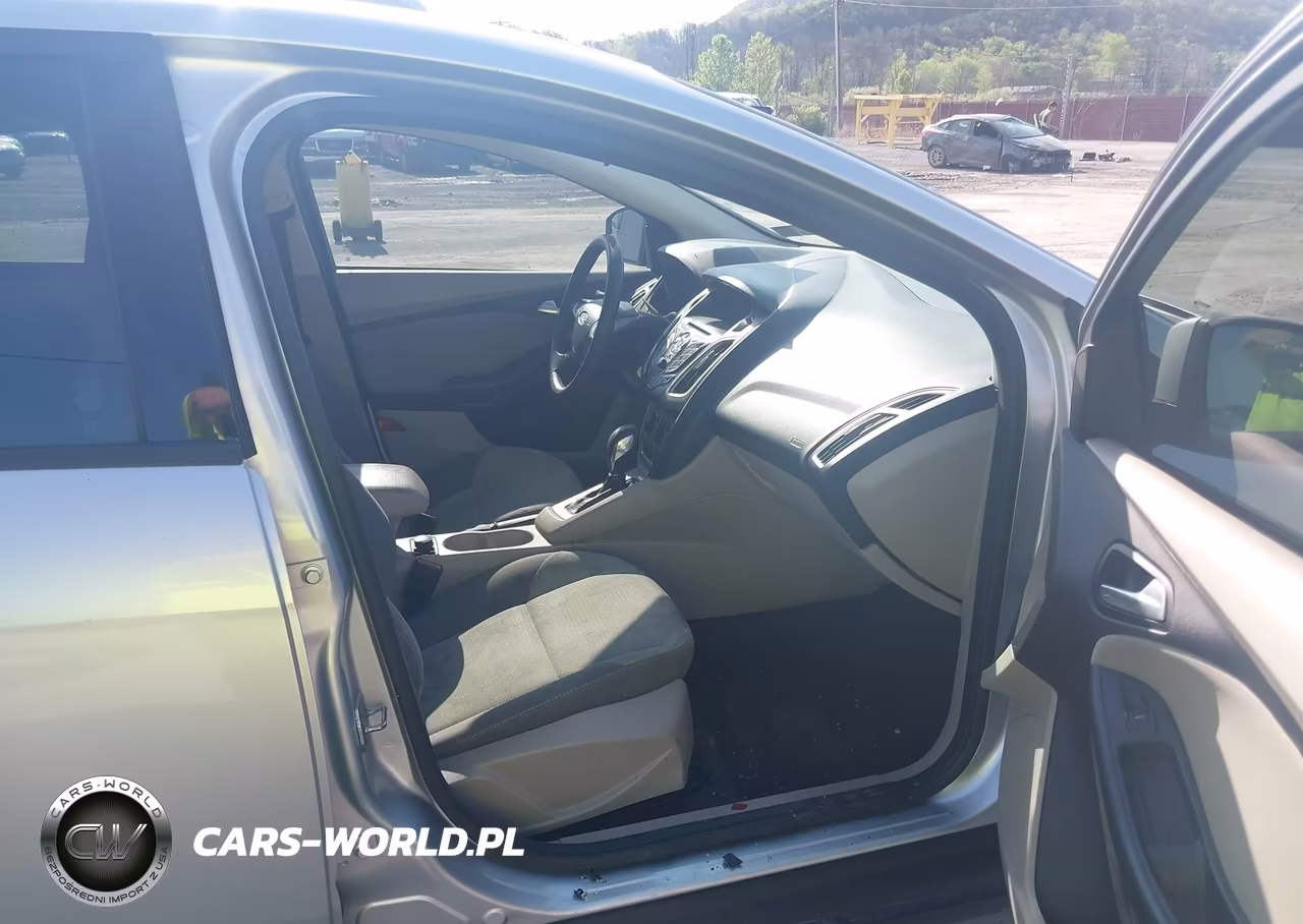 2012 Ford Focus Se VIN:1FAHP3F23CL470931 - 5
