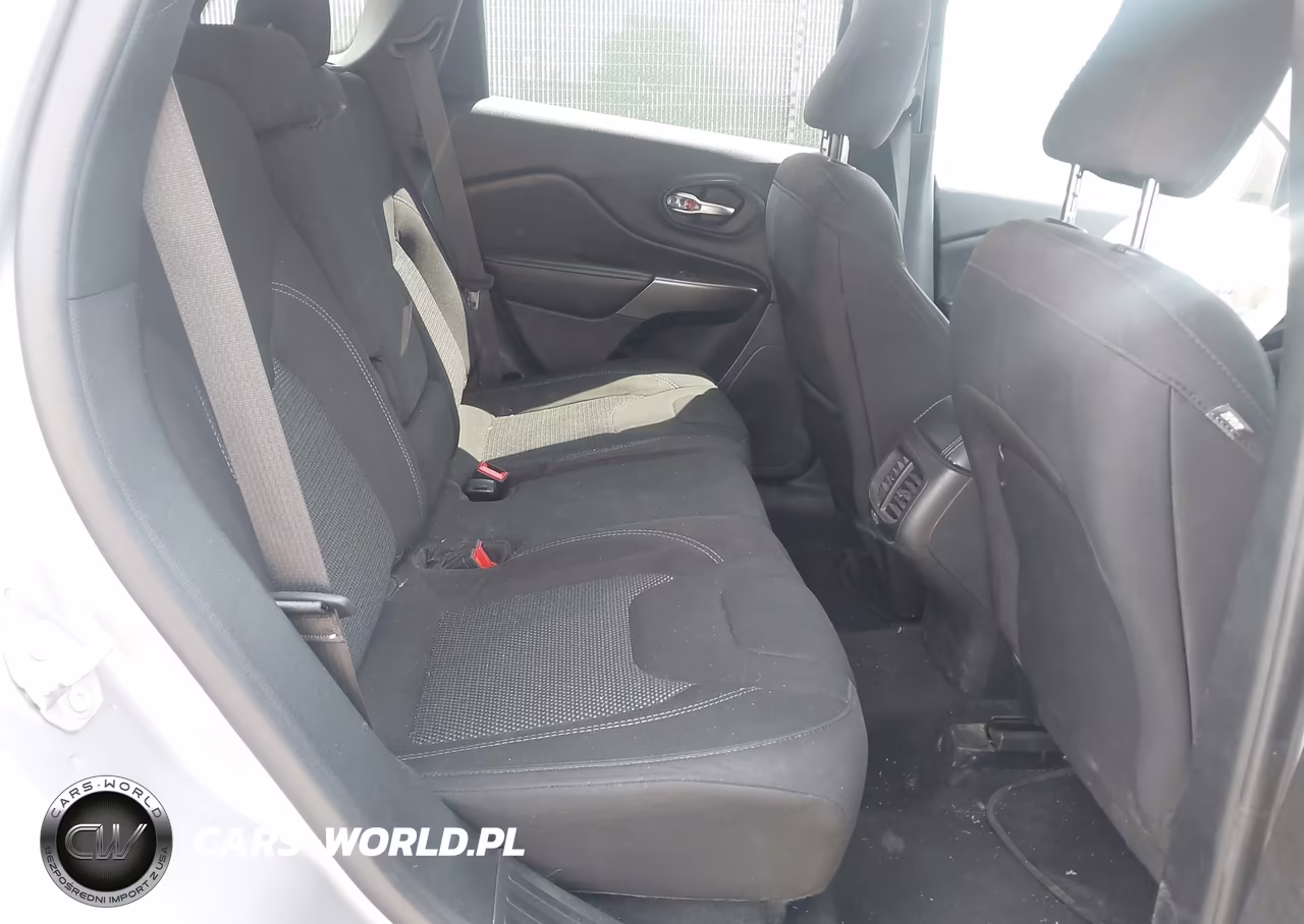2020 Jeep Cherokee Latitude 4X4 VIN:1C4PJMCBXLD625292 - 8