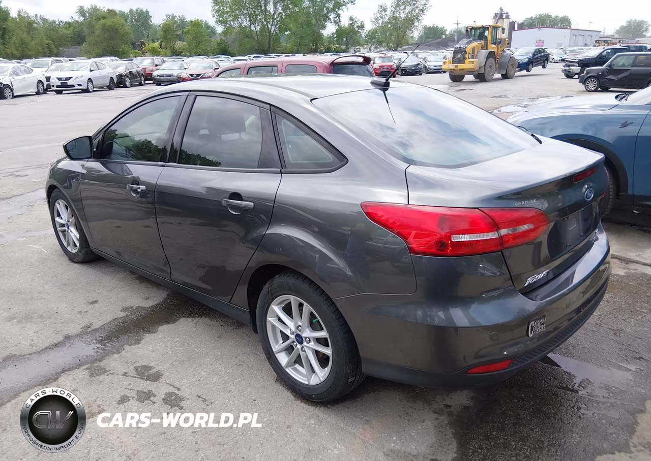 2016 Ford Focus Se VIN:1FADP3F24GL241128 - 3