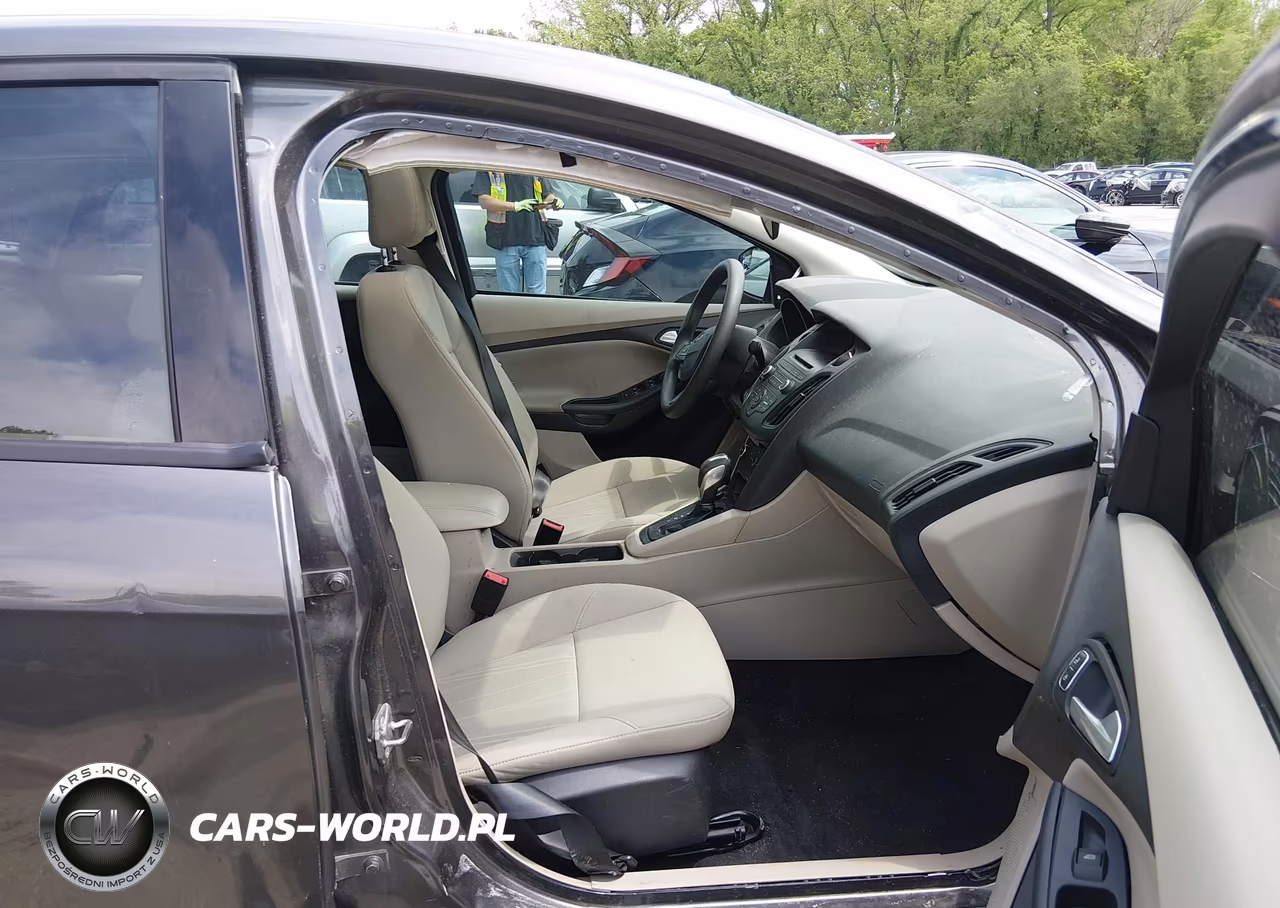 2016 Ford Focus Se VIN:1FADP3F24GL241128 - 5