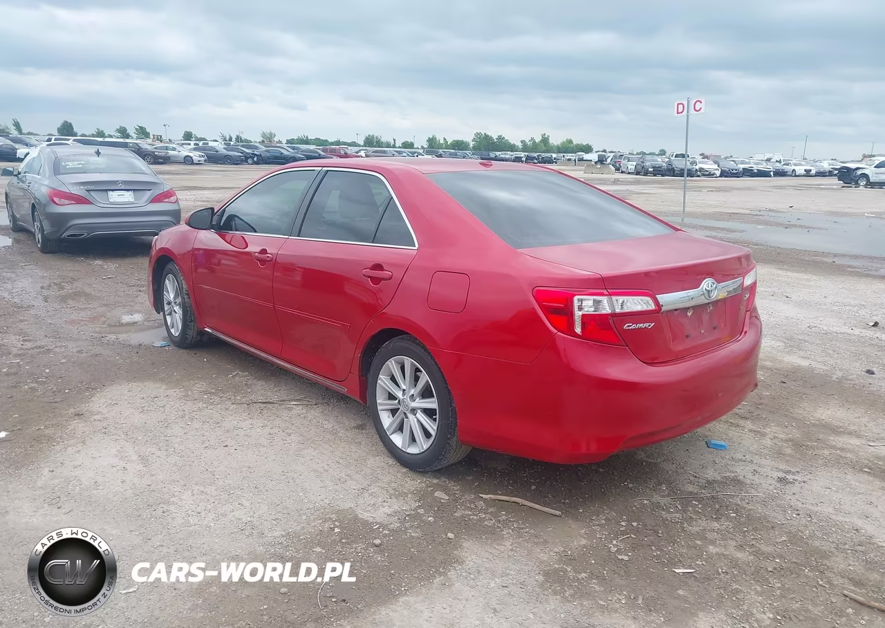 2014 Toyota Camry Xle VIN:4T4BF1FK8ER385458 - 3