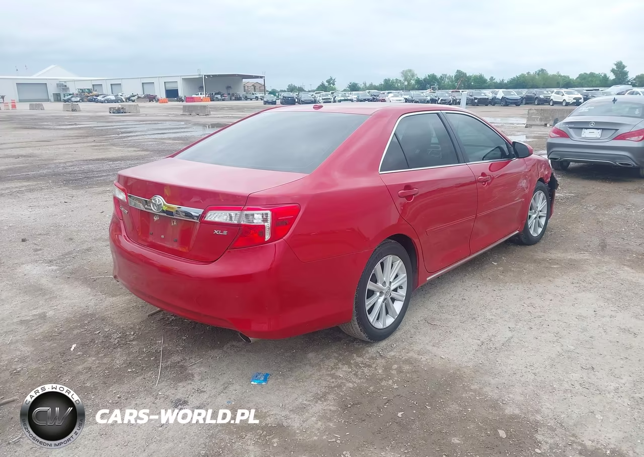 2014 Toyota Camry Xle VIN:4T4BF1FK8ER385458 - 4