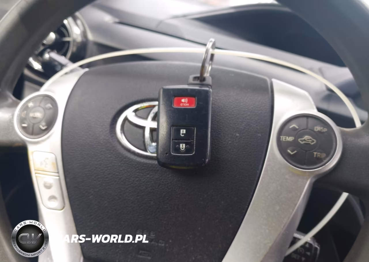 2015 Toyota Prius C Three VIN:JTDKDTB3XF1107792 - 11