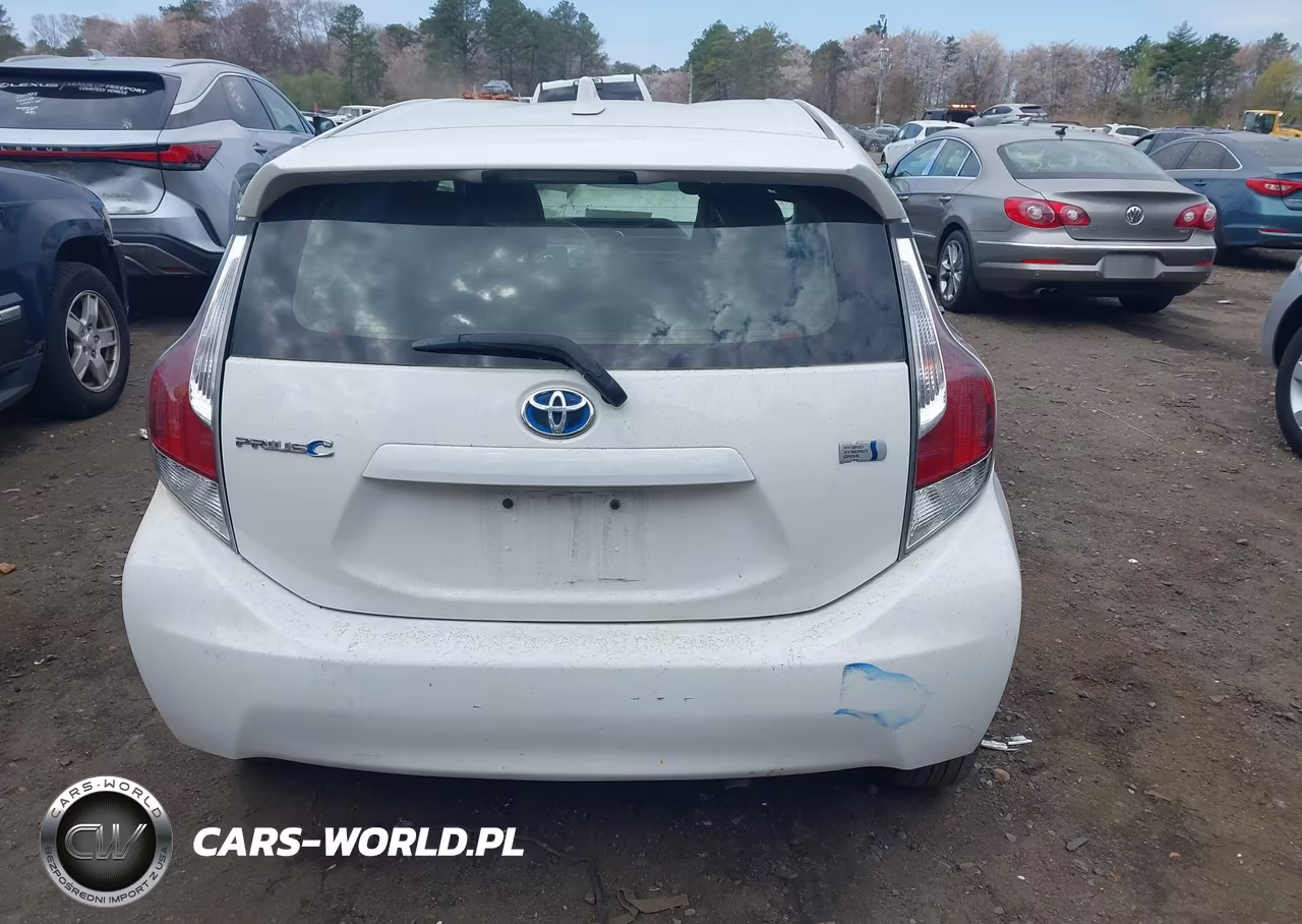 2015 Toyota Prius C Three VIN:JTDKDTB3XF1107792 - 16