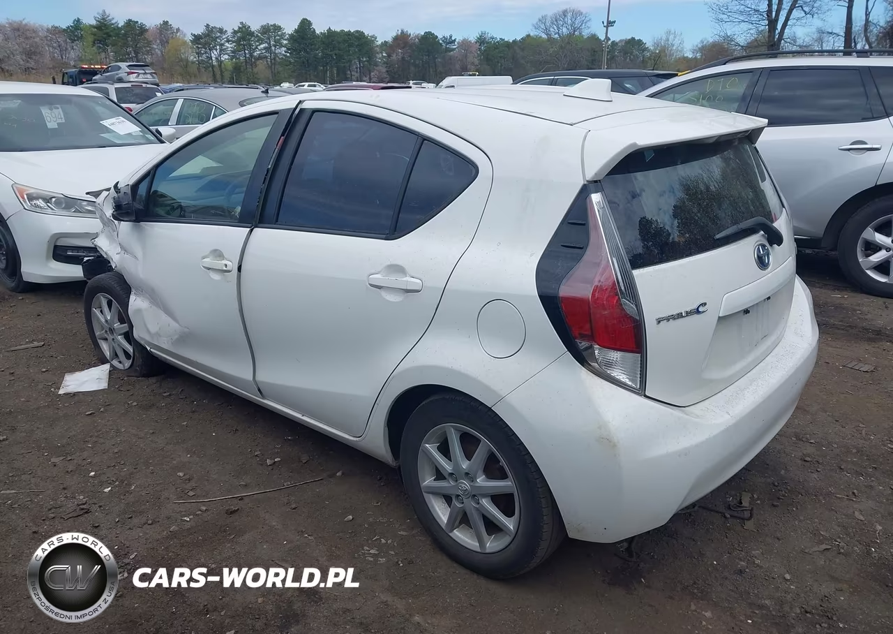2015 Toyota Prius C Three VIN:JTDKDTB3XF1107792 - 3