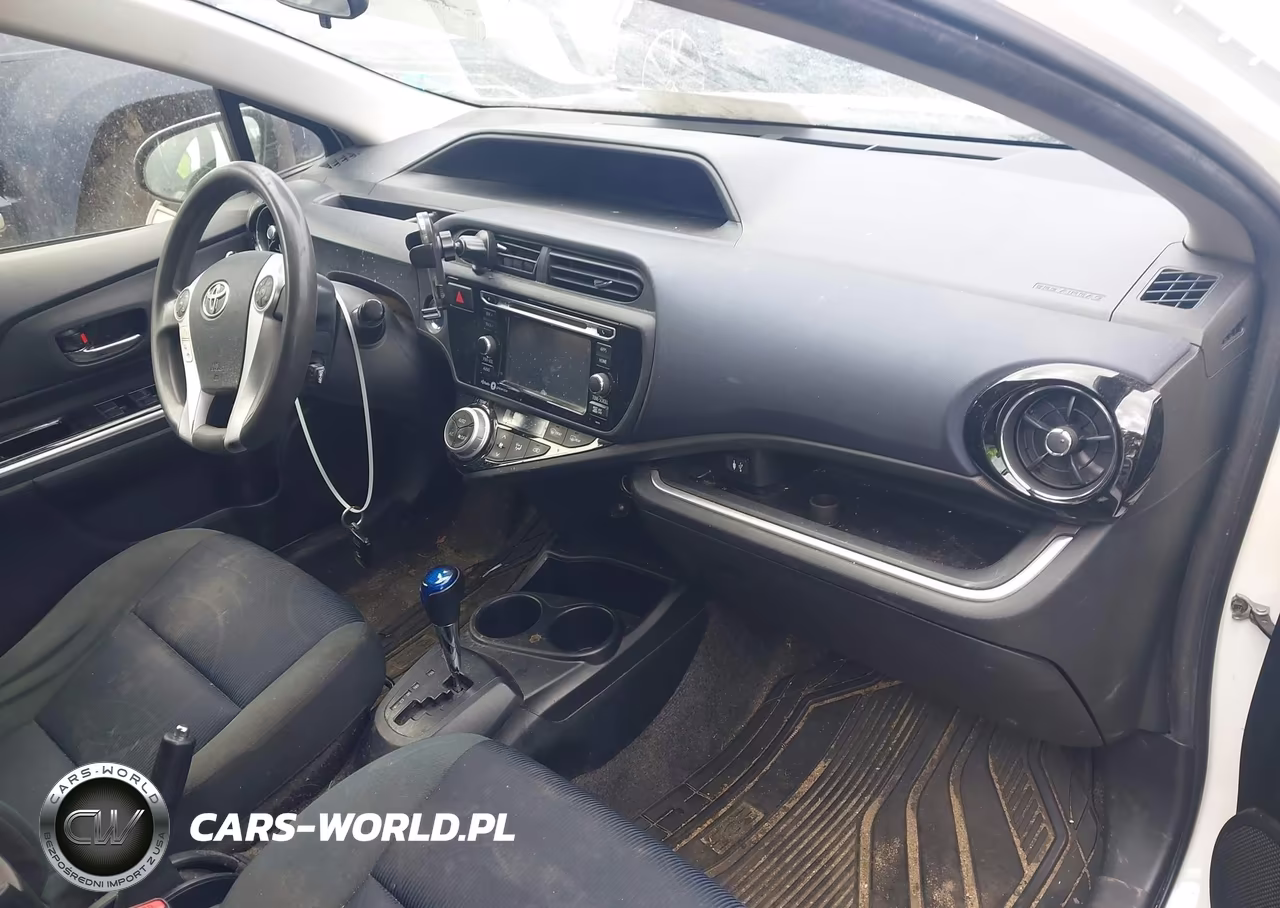 2015 Toyota Prius C Three VIN:JTDKDTB3XF1107792 - 5