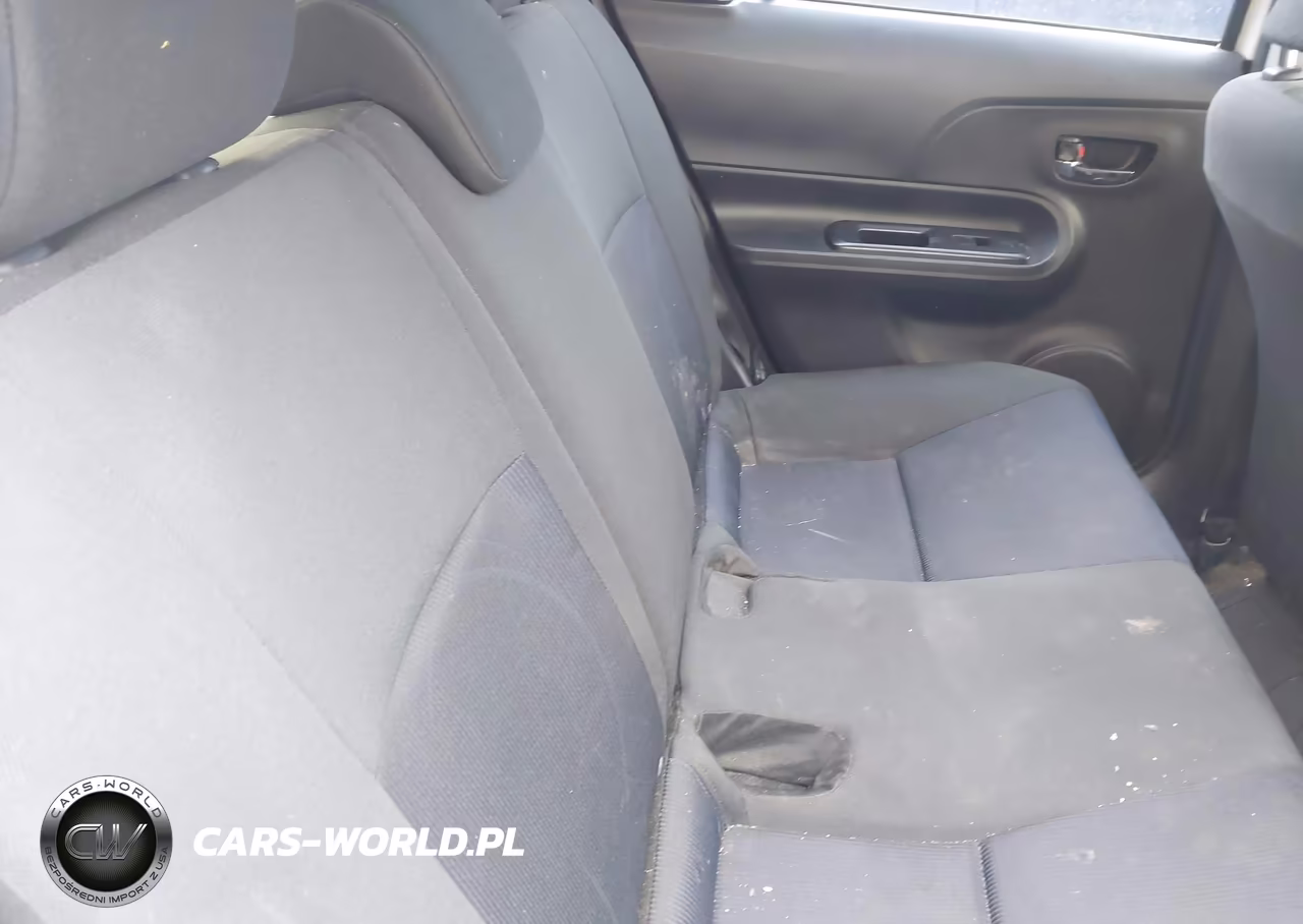 2015 Toyota Prius C Three VIN:JTDKDTB3XF1107792 - 8