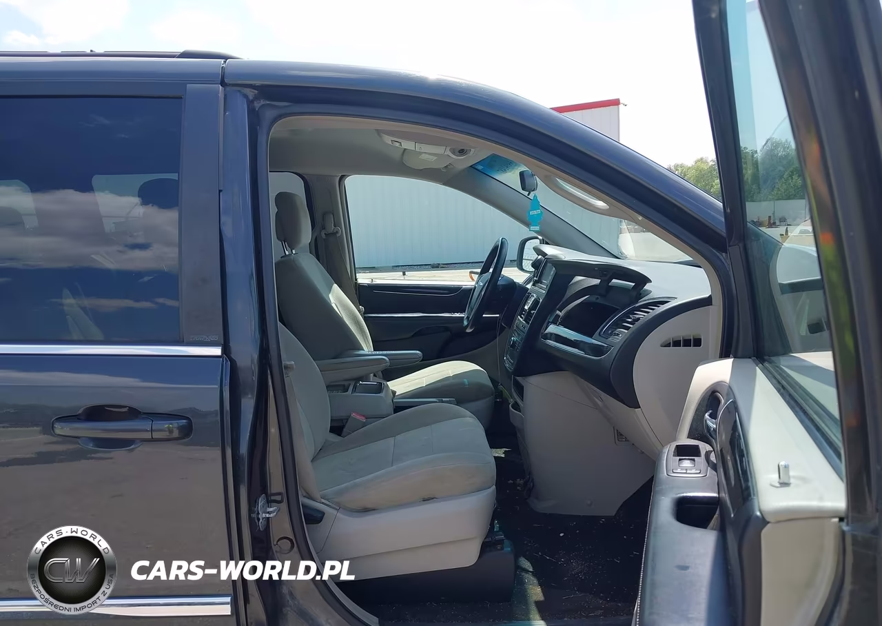 2011 Chrysler Town & Country Touring VIN:2A4RR5DG9BR701799 - 5
