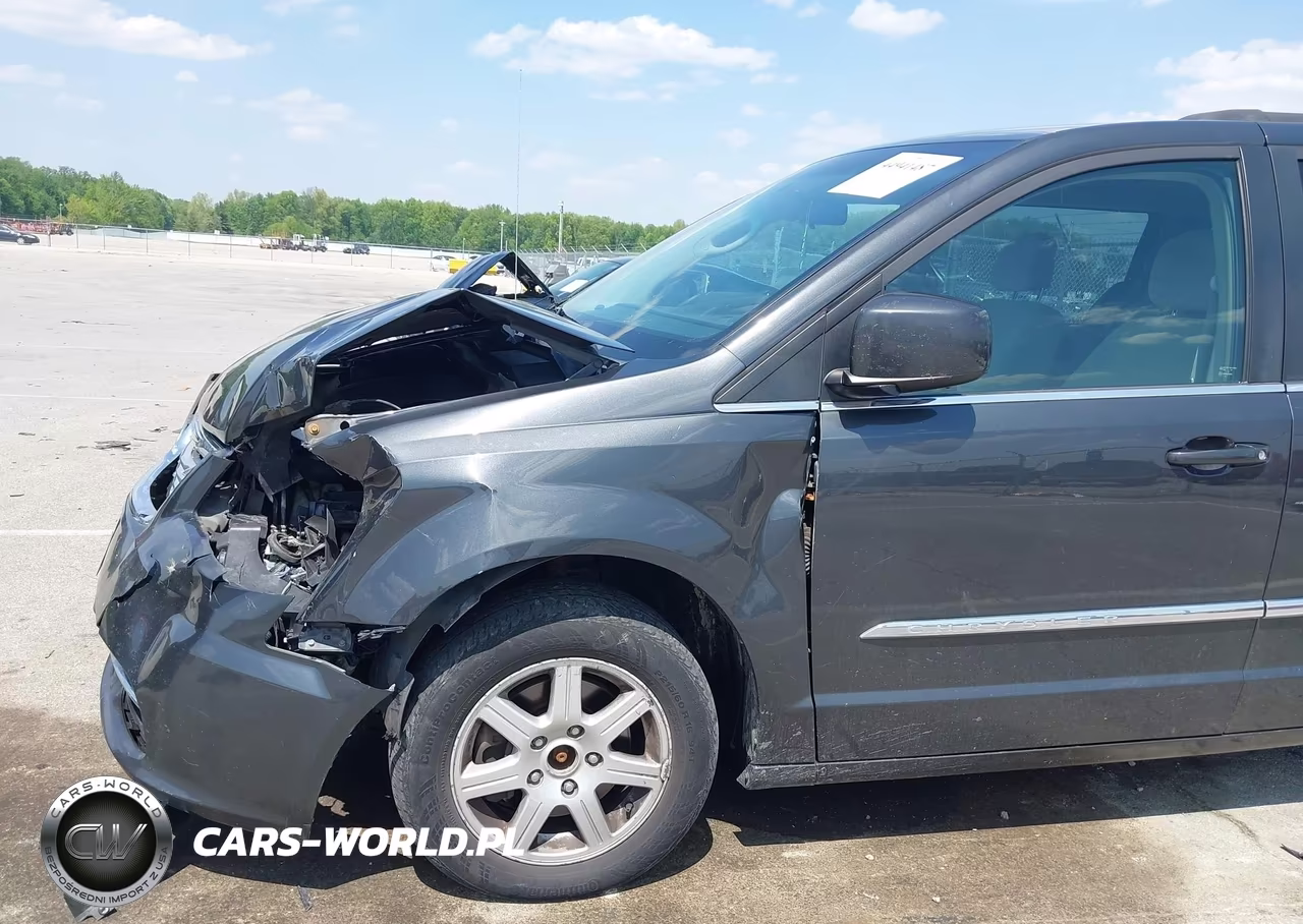 2011 Chrysler Town & Country Touring VIN:2A4RR5DG9BR701799 - 6