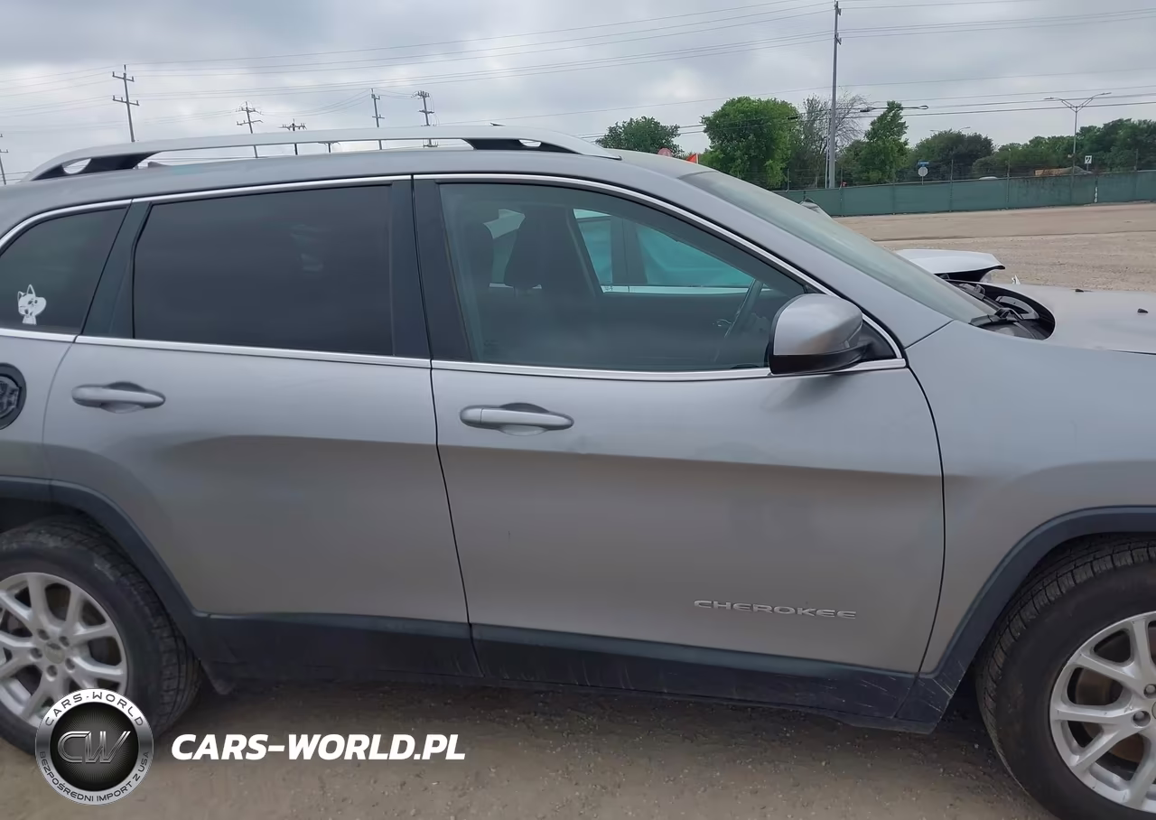 2016 Jeep Cherokee Latitude VIN:1C4PJLCS4GW178012 - 13