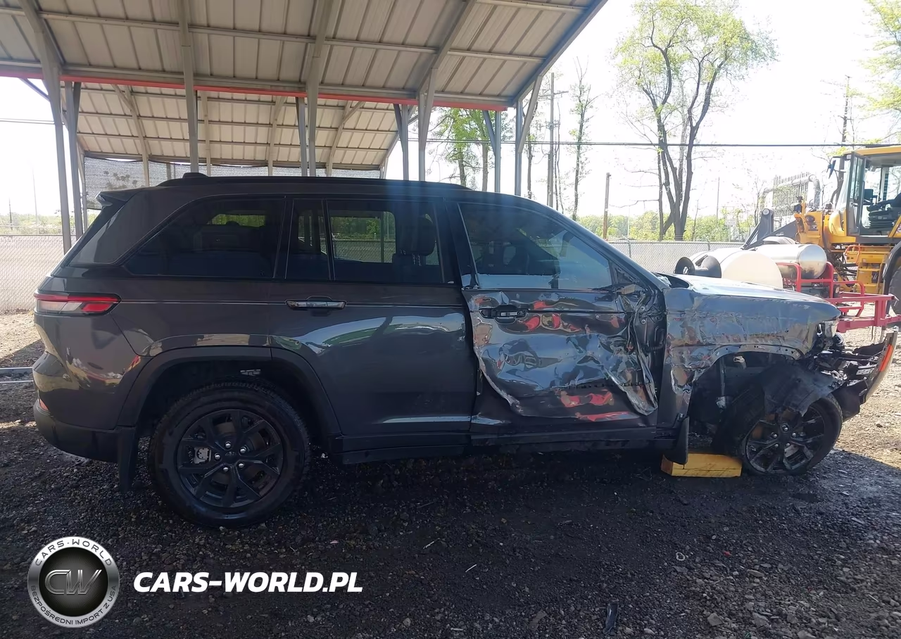 2025 Jeep Grand Cherokee Altitude X 4X4 VIN:1C4RJHAG5SC342348 - 13