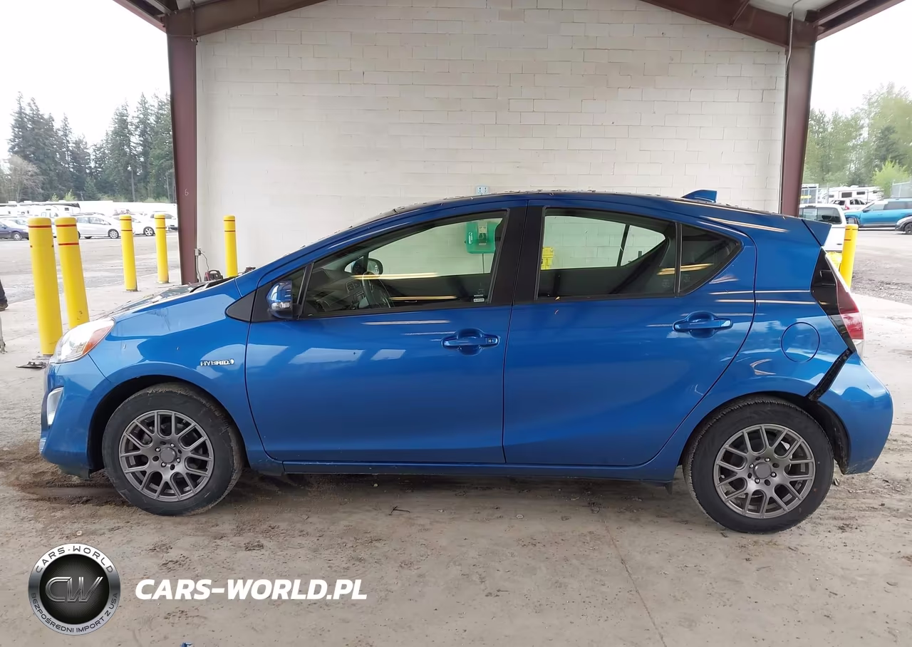 2016 Toyota Prius C Four VIN:JTDKDTB33G1124273 - 14