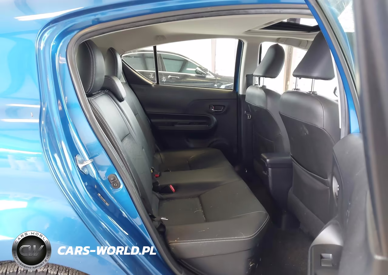 2016 Toyota Prius C Four VIN:JTDKDTB33G1124273 - 8