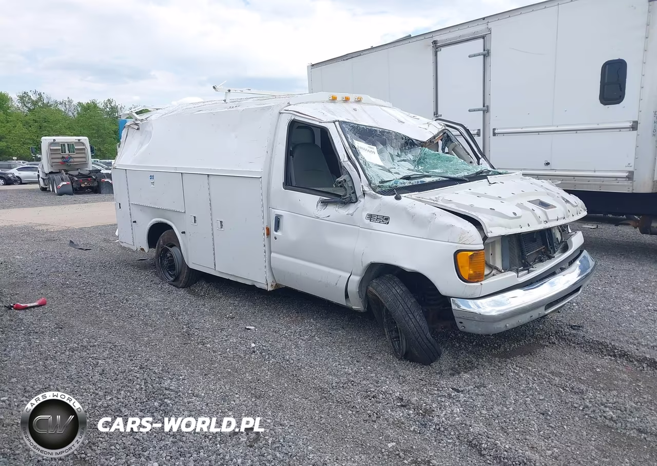 2004 Ford E-350 Cutaway Standard