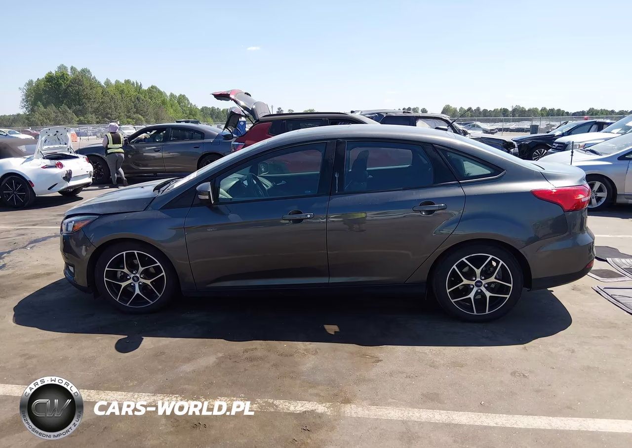 2017 Ford Focus Sel VIN:1FADP3H25HL256283 - 14