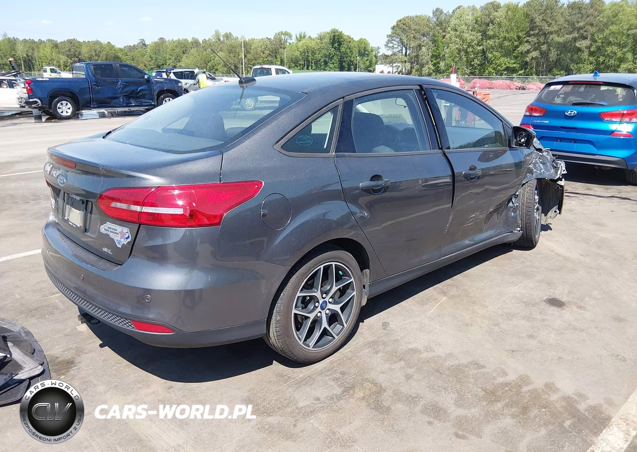 2017 Ford Focus Sel VIN:1FADP3H25HL256283 - 4