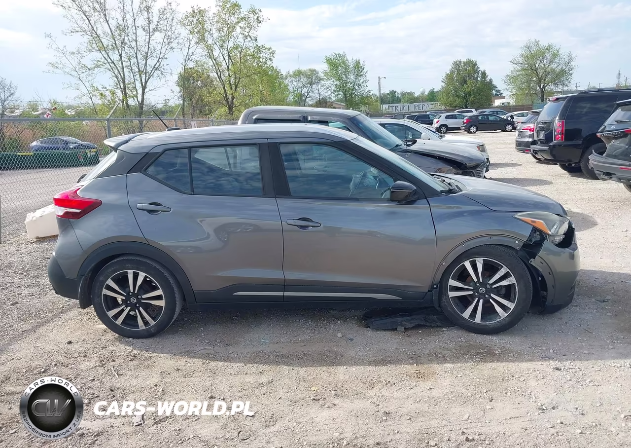 2019 Nissan Kicks Sr VIN:3N1CP5CU4KL528640 - 13
