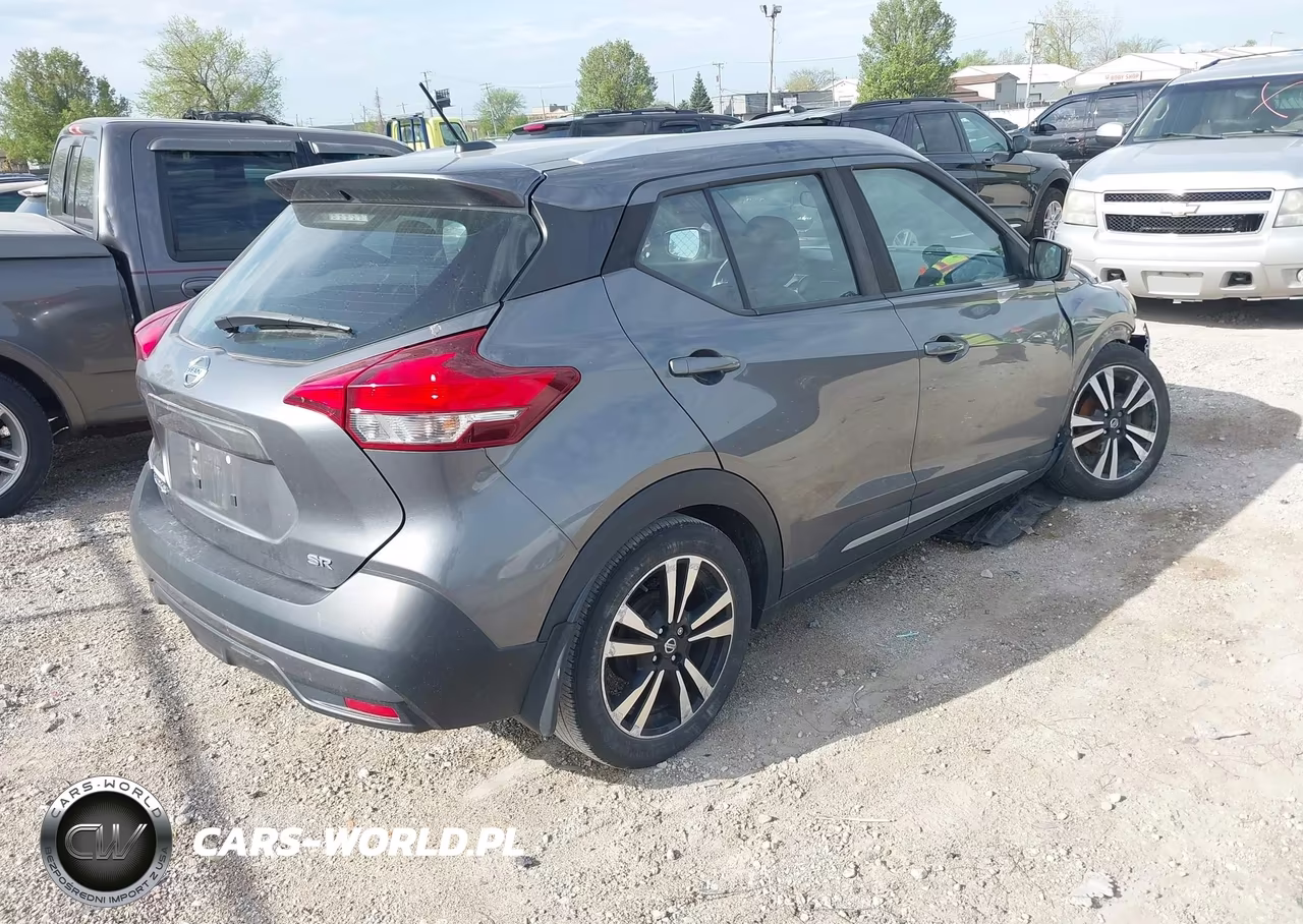 2019 Nissan Kicks Sr VIN:3N1CP5CU4KL528640 - 4