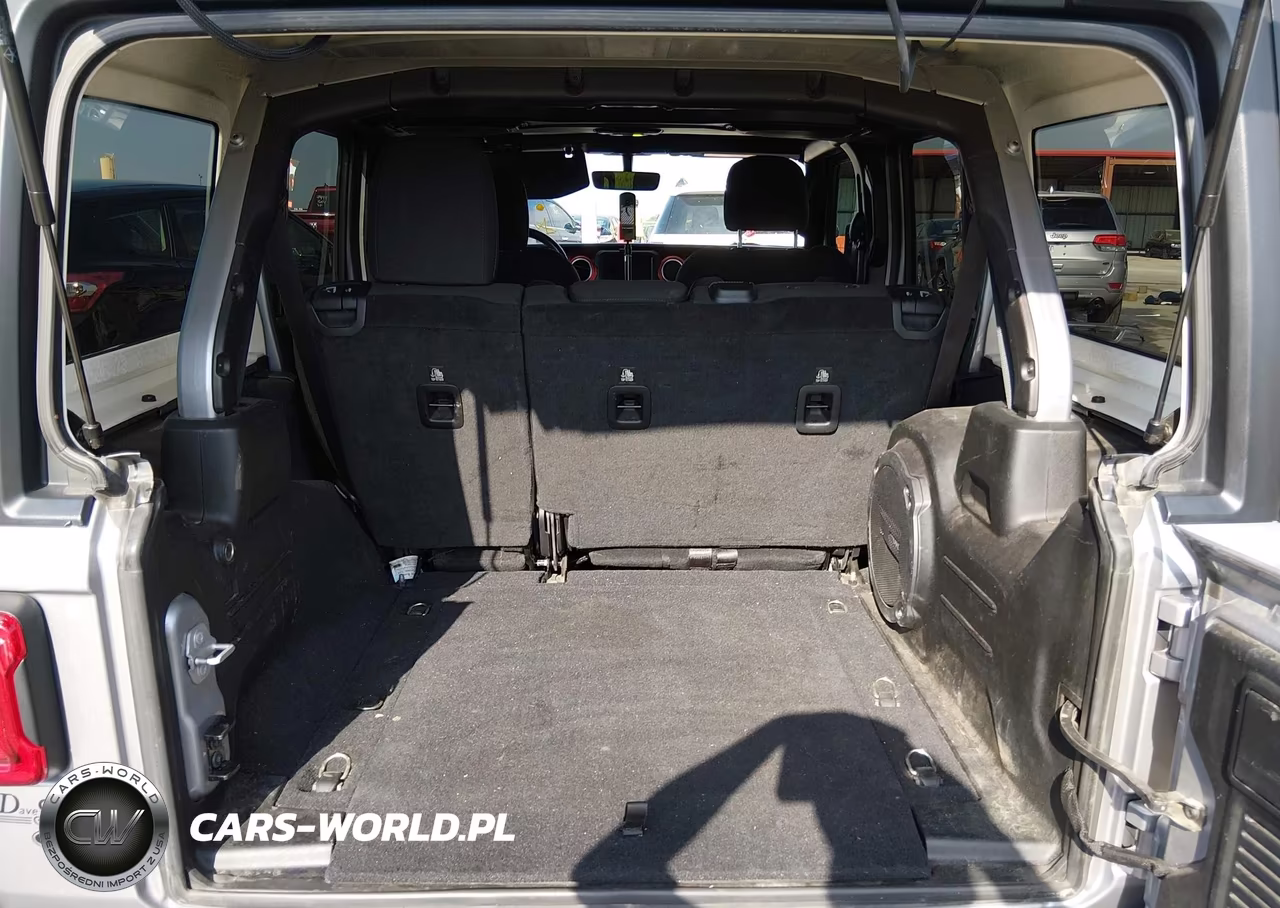 2018 Jeep Wrangler Unlimited Rubicon 4X4 VIN:1C4HJXFG3JW187598 - 18