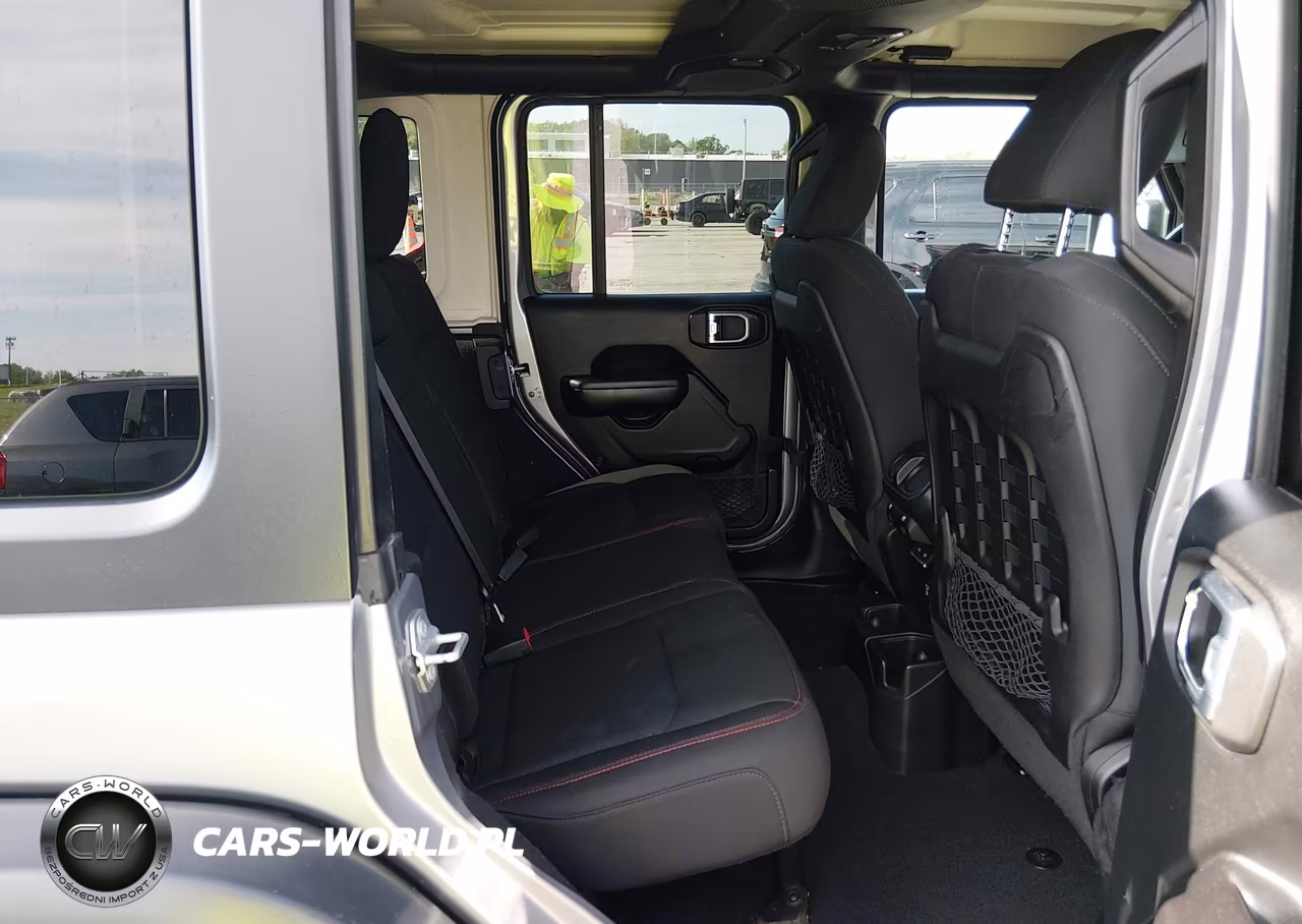 2018 Jeep Wrangler Unlimited Rubicon 4X4 VIN:1C4HJXFG3JW187598 - 8
