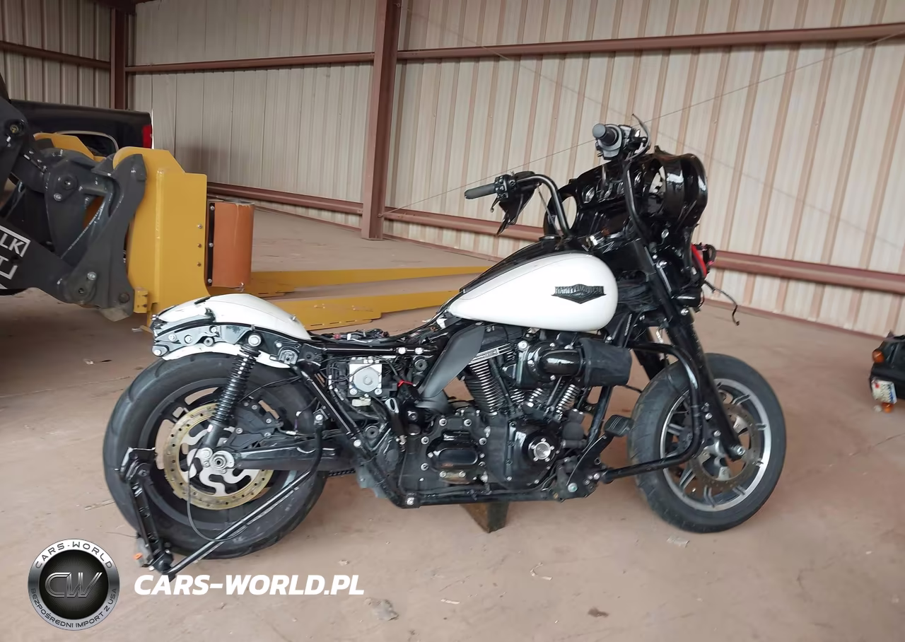 2015 Harley-Davidson Flhxs Street Glide Special VIN:1HD1KRM1XFB703736 - 13