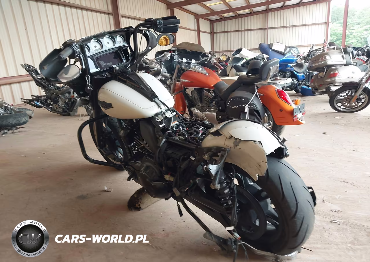 2015 Harley-Davidson Flhxs Street Glide Special VIN:1HD1KRM1XFB703736 - 3