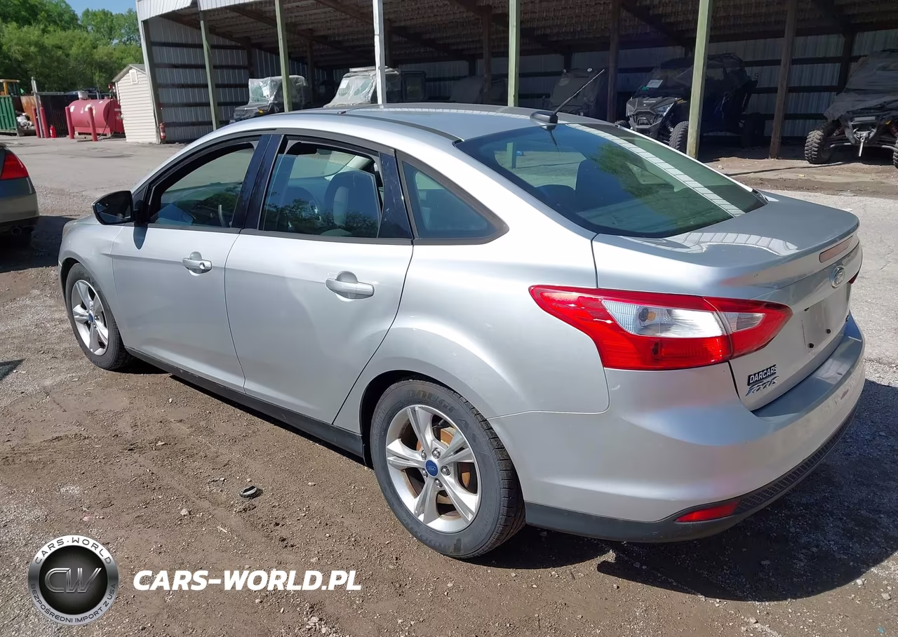 2014 Ford Focus Se VIN:1FADP3F2XEL104627 - 3