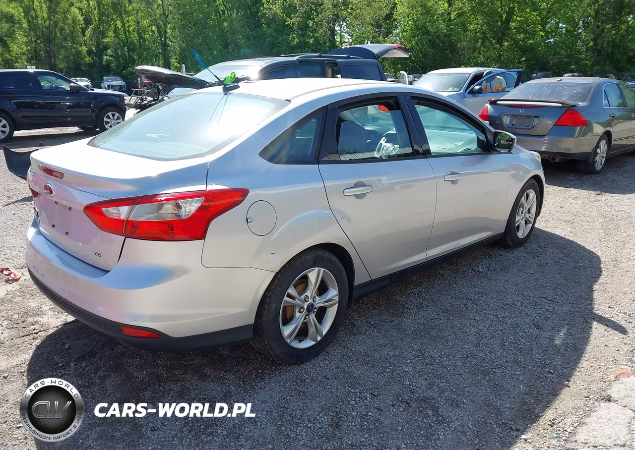 2014 Ford Focus Se VIN:1FADP3F2XEL104627 - 4