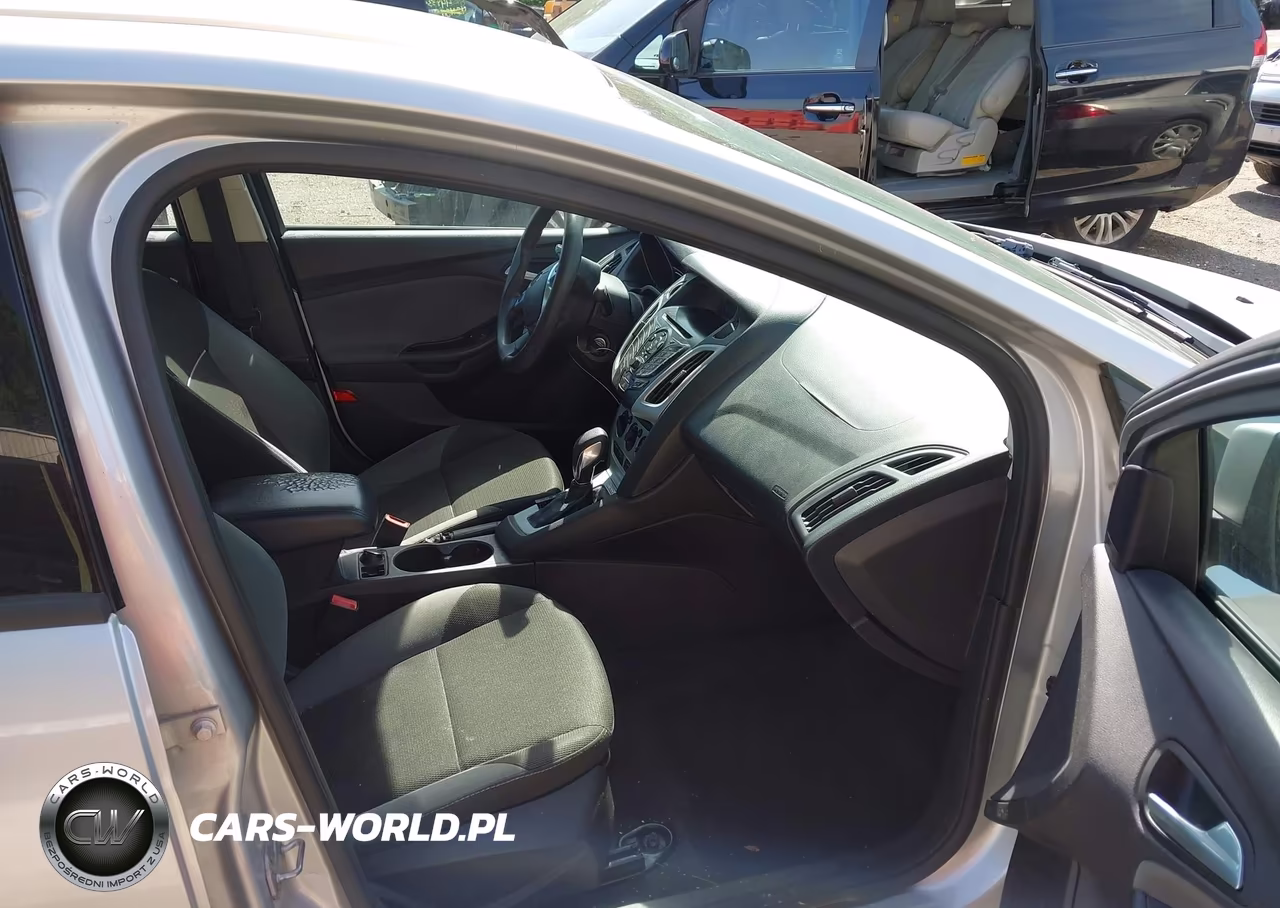 2014 Ford Focus Se VIN:1FADP3F2XEL104627 - 5