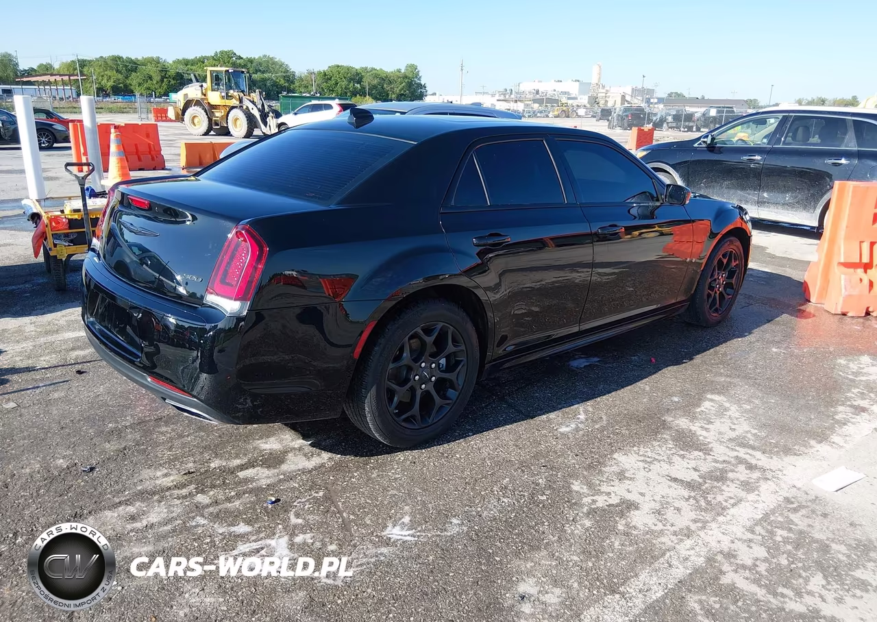 2023 Chrysler 300 Touring L Awd VIN:2C3CCASG9PH662058 - 4