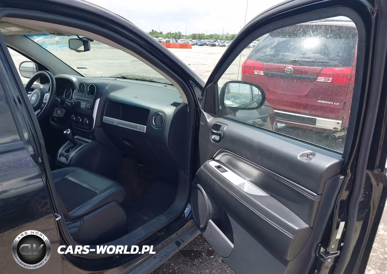 2016 Jeep Compass Latitude VIN:1C4NJCEA3GD735323 - 5