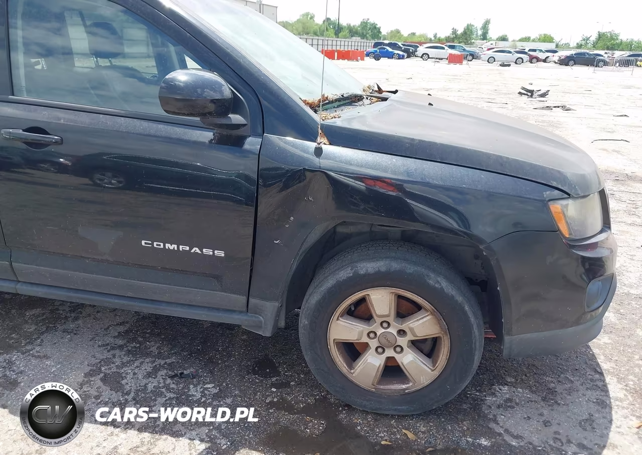 2016 Jeep Compass Latitude VIN:1C4NJCEA3GD735323 - 6